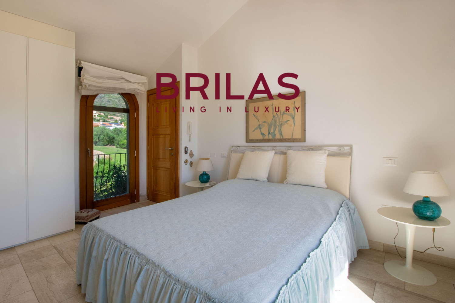 Elegante villa con piscina a Is Molas