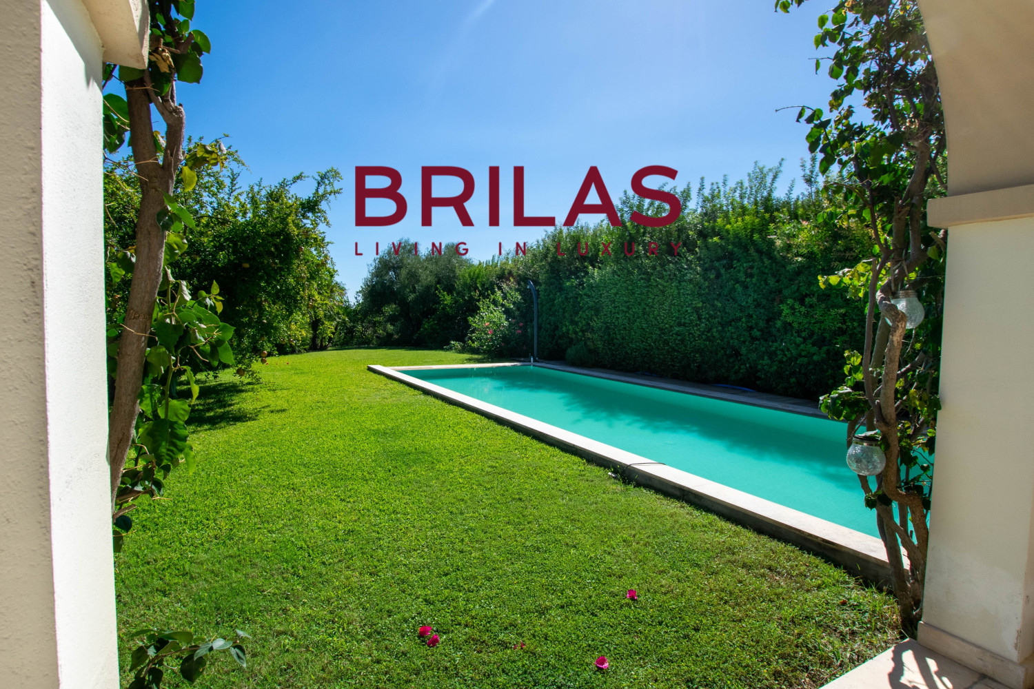 Elegante villa con piscina a Is Molas