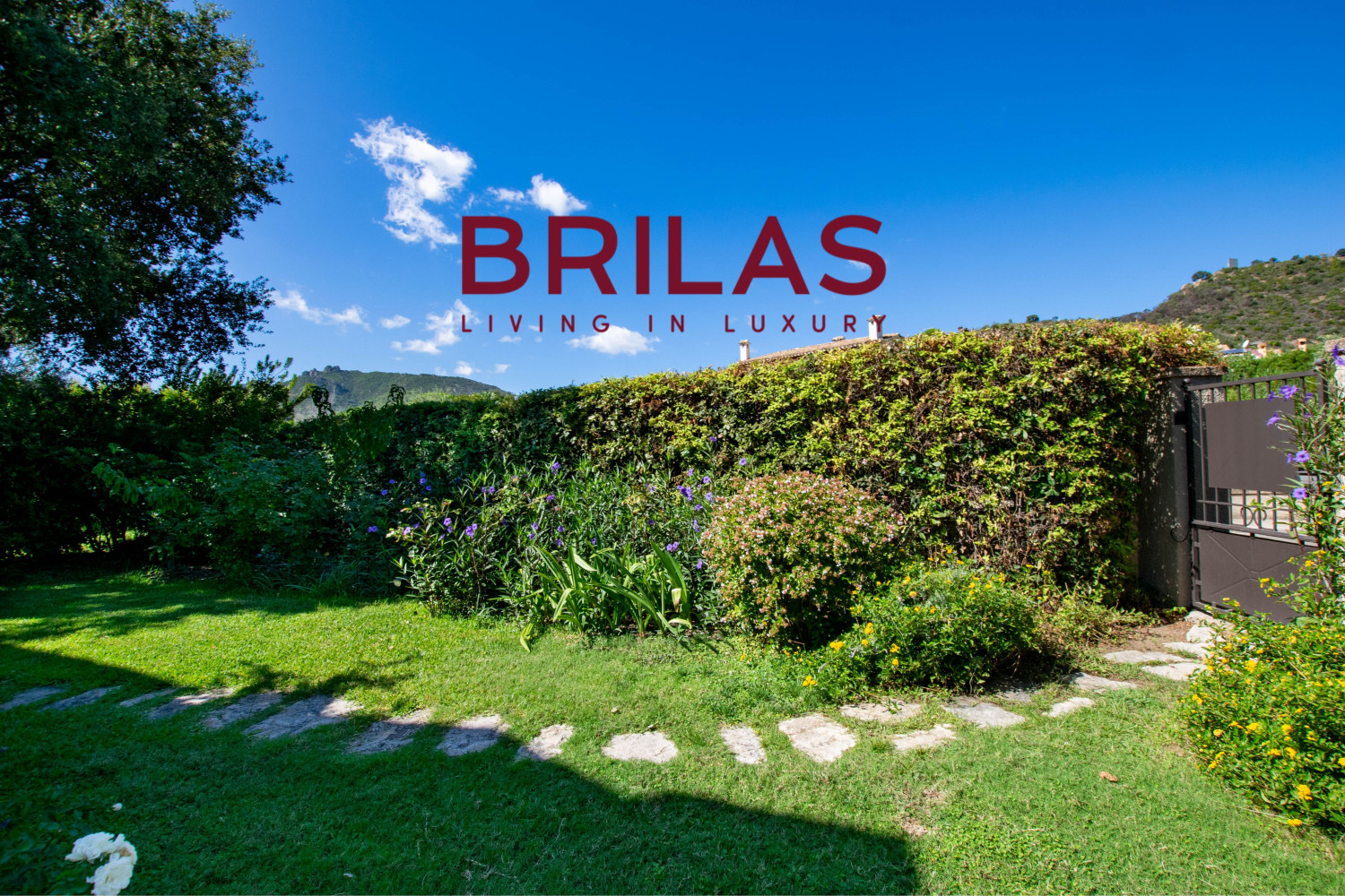 Elegante villa con piscina a Is Molas