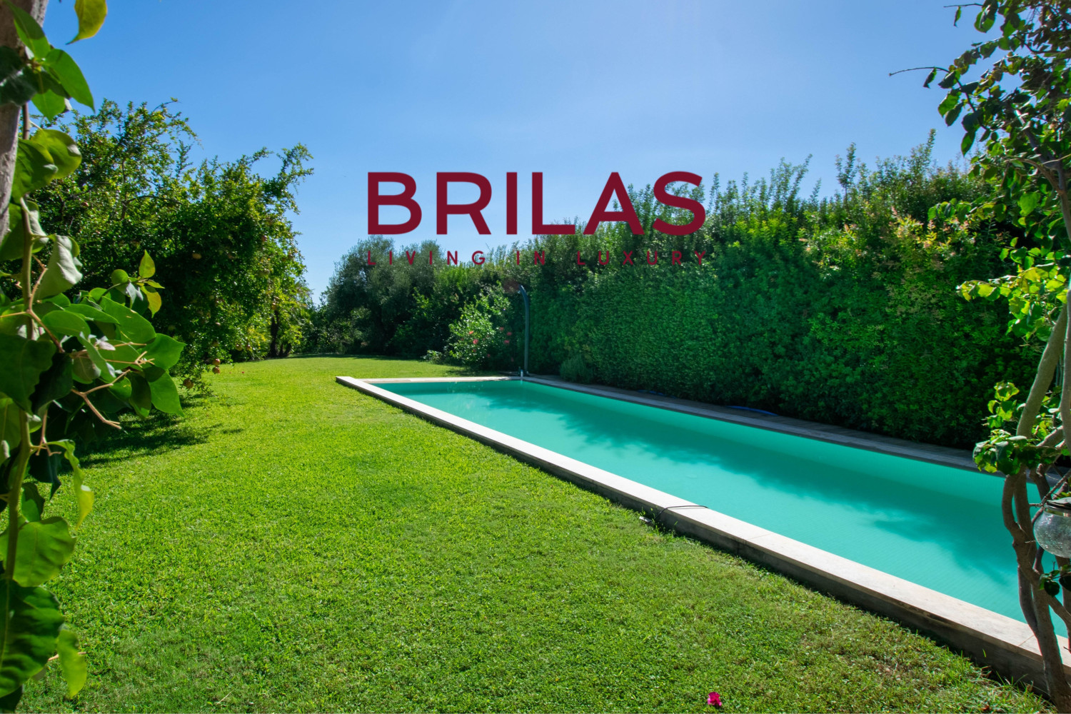 Elegante villa con piscina a Is Molas