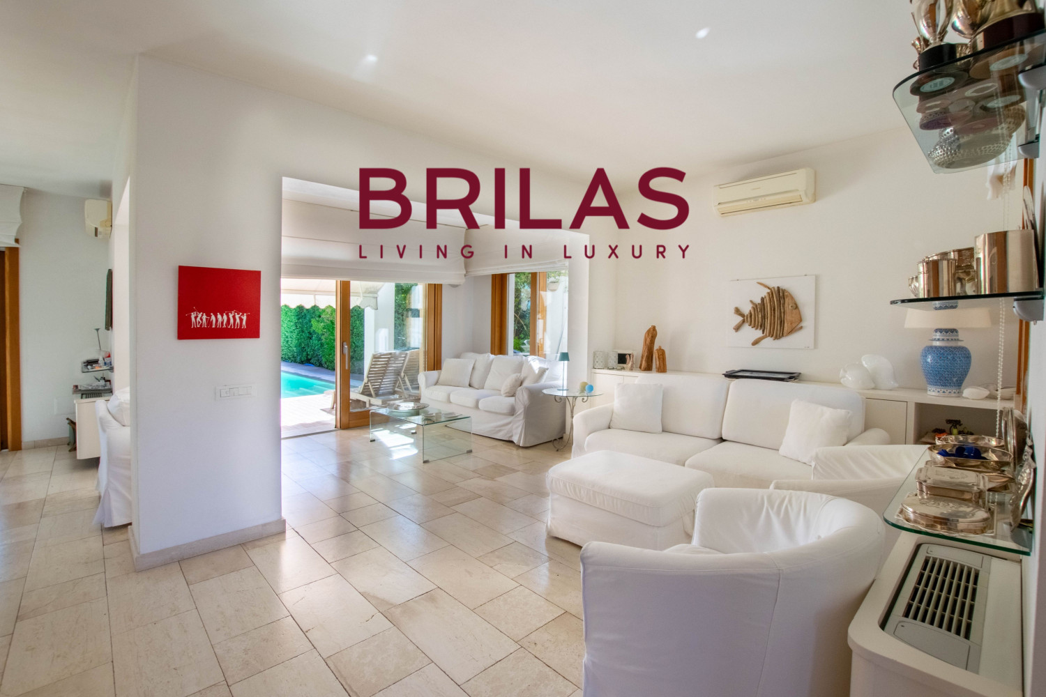 Elegante villa con piscina a Is Molas