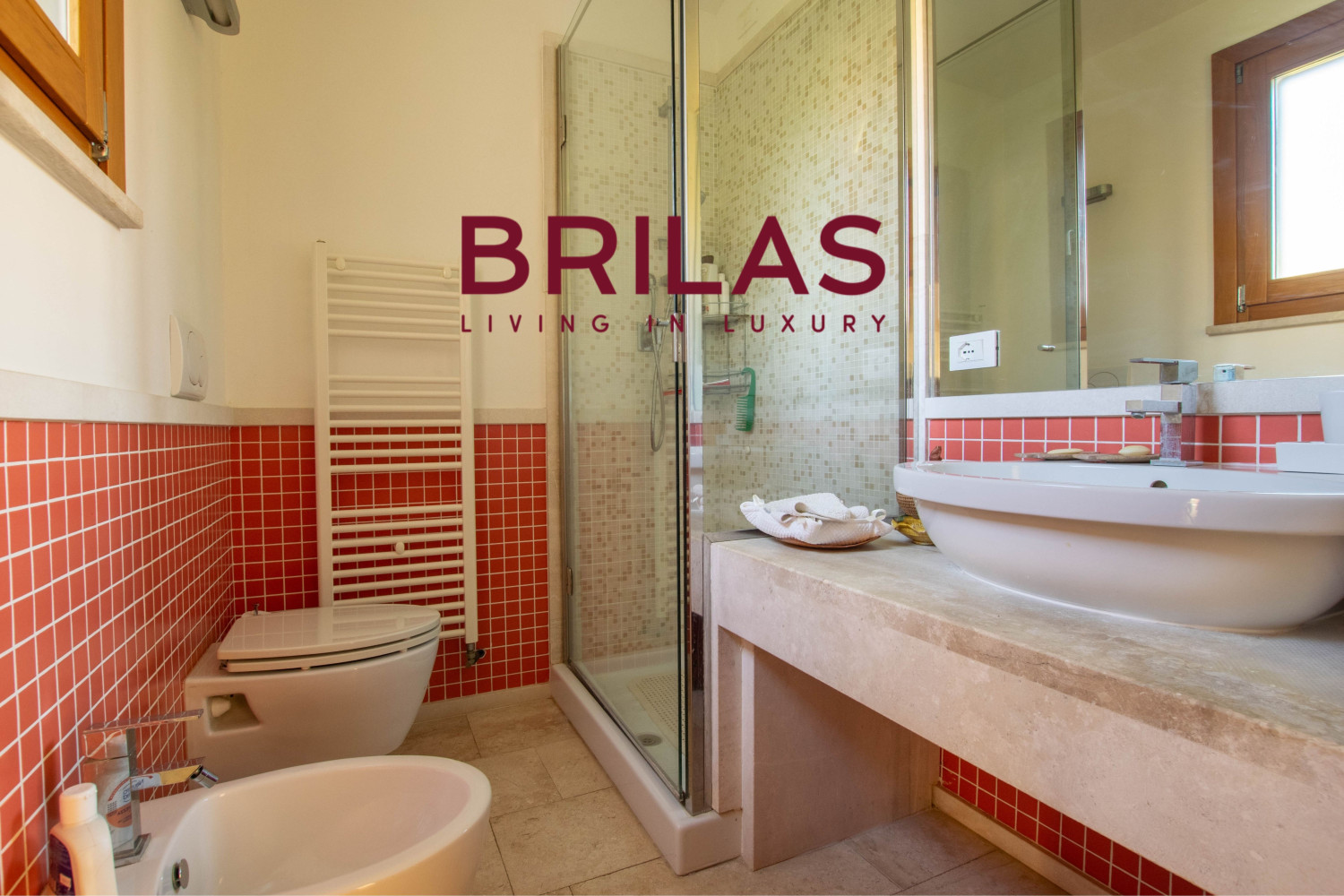 Elegante villa con piscina a Is Molas