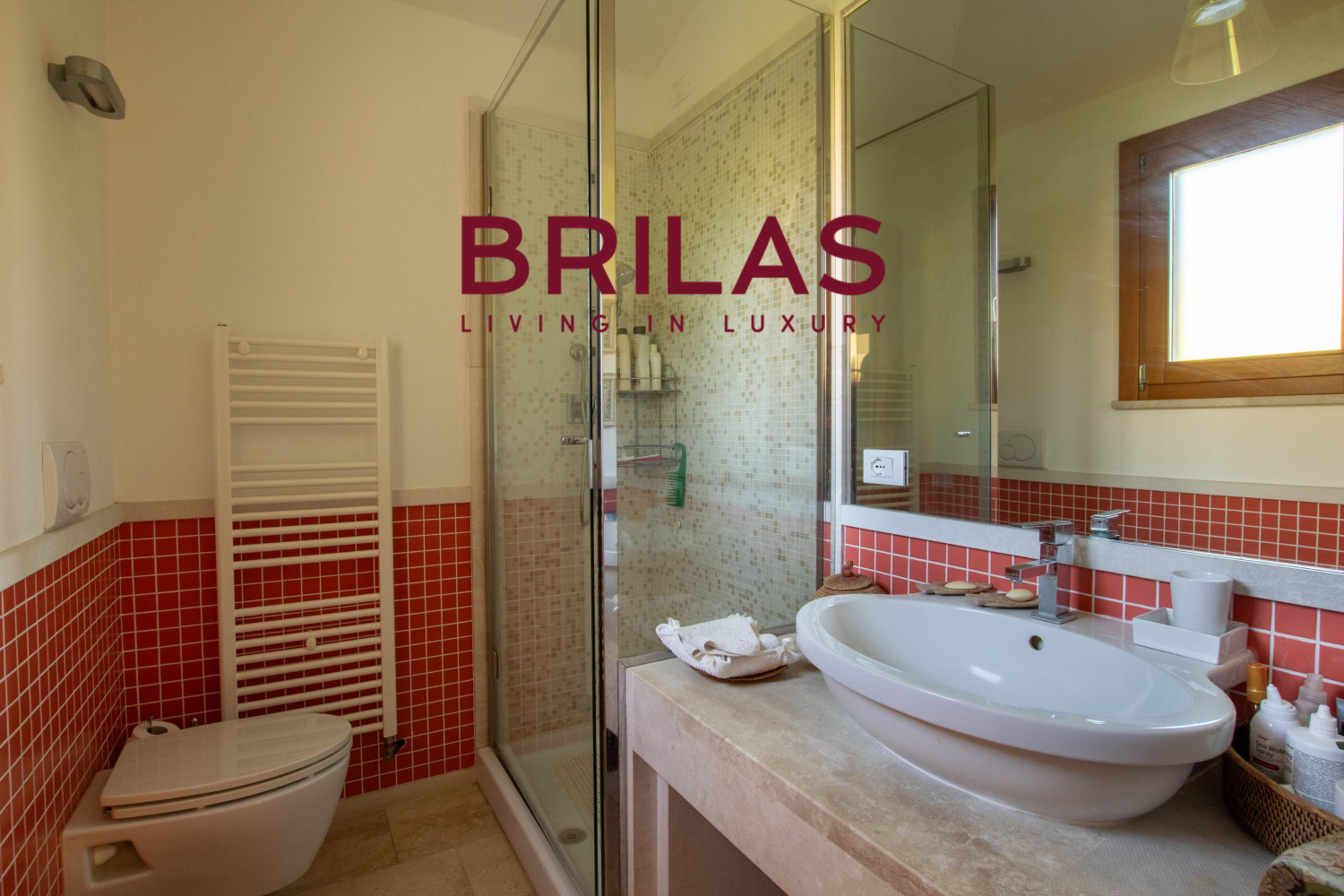 Elegante villa con piscina a Is Molas