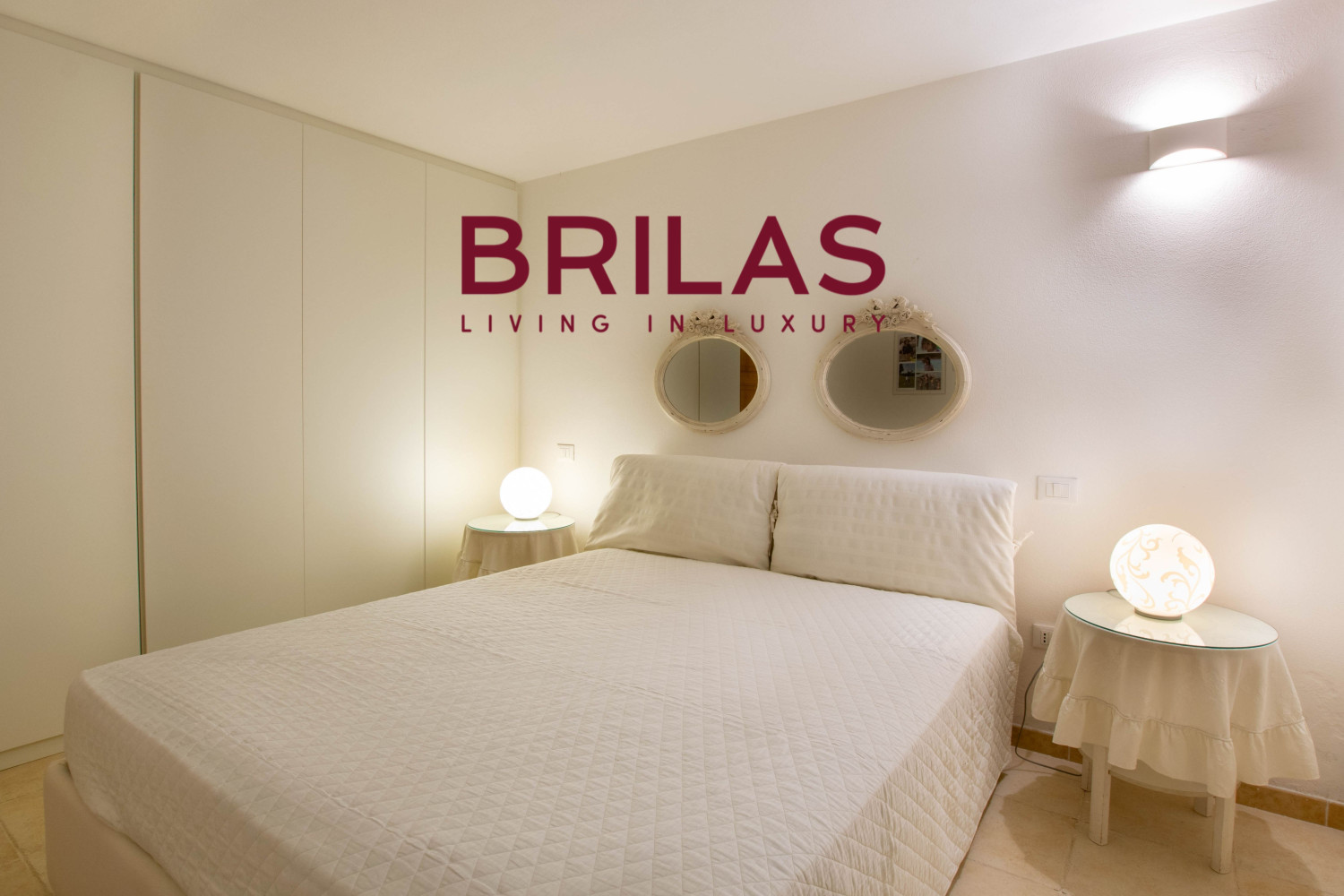 Elegante villa con piscina a Is Molas