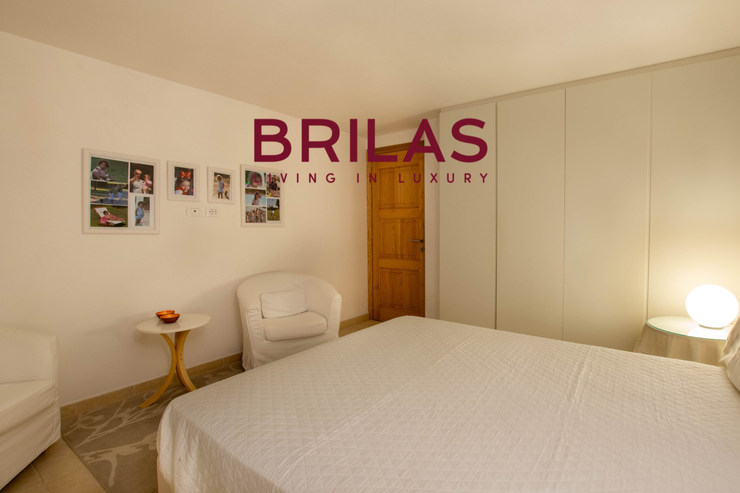 Elegante villa con piscina a Is Molas