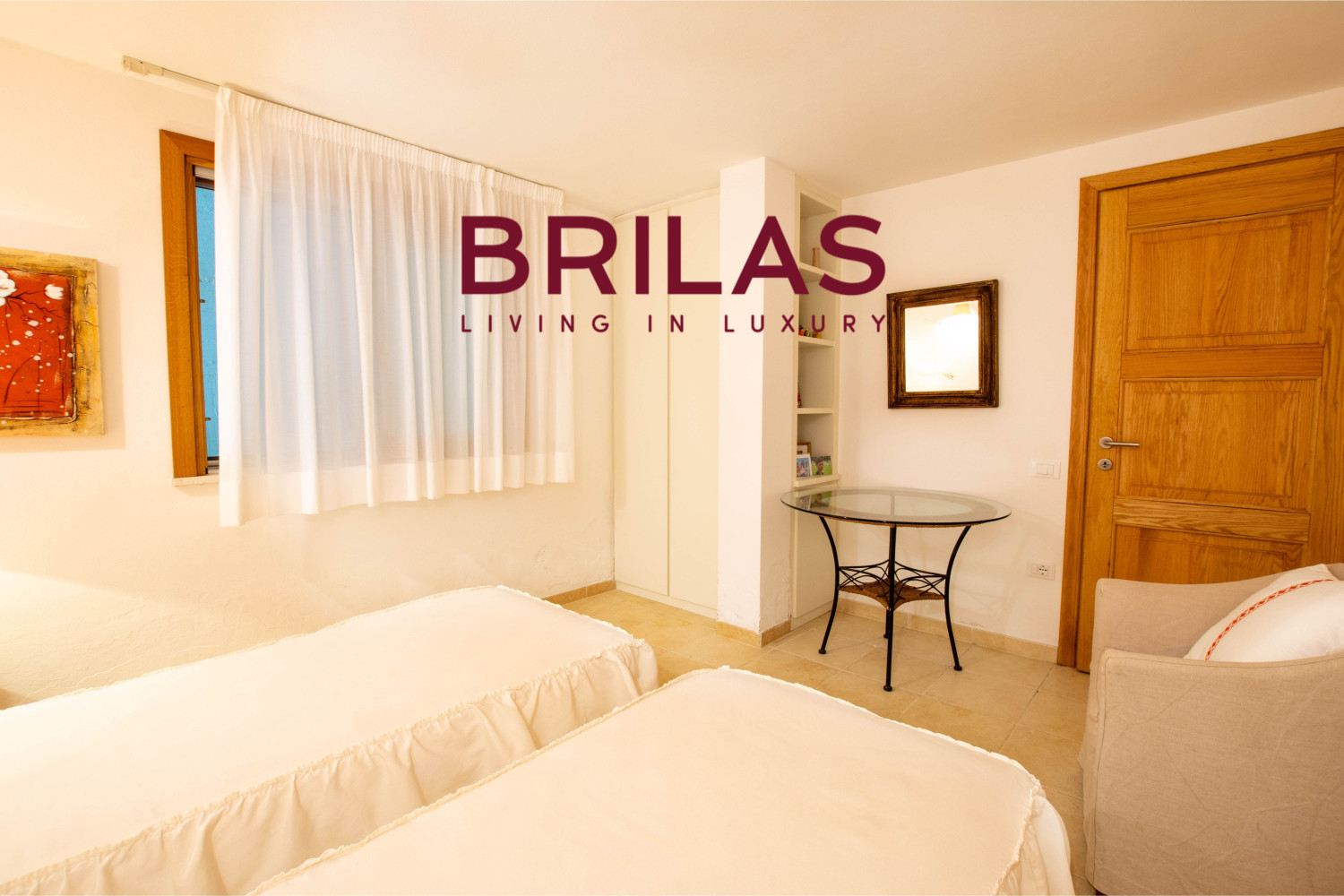 Elegante villa con piscina a Is Molas