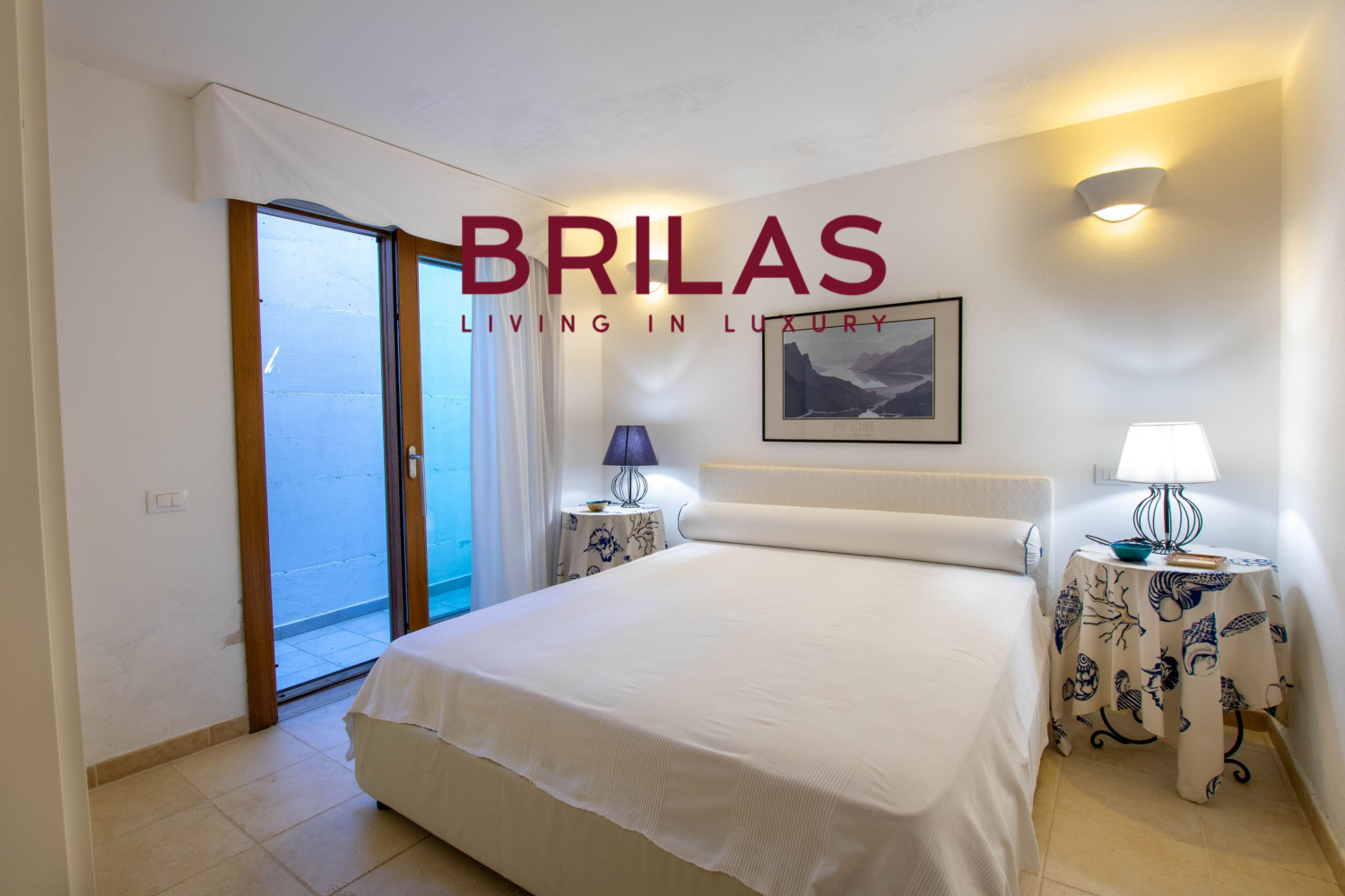 Elegante villa con piscina a Is Molas