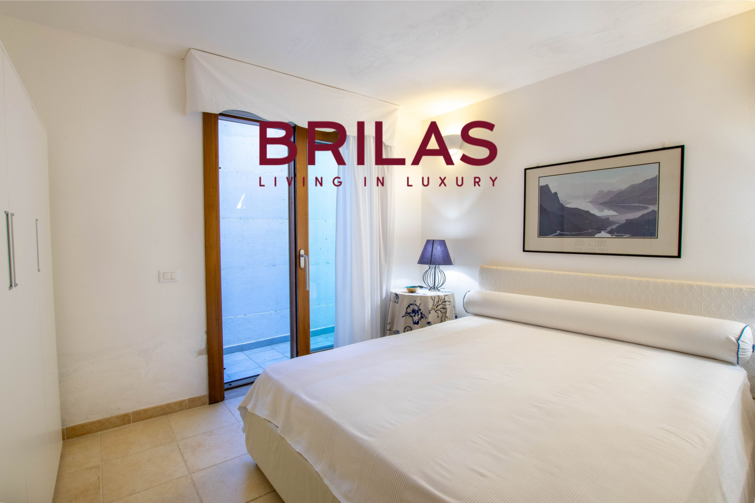 Elegante villa con piscina a Is Molas