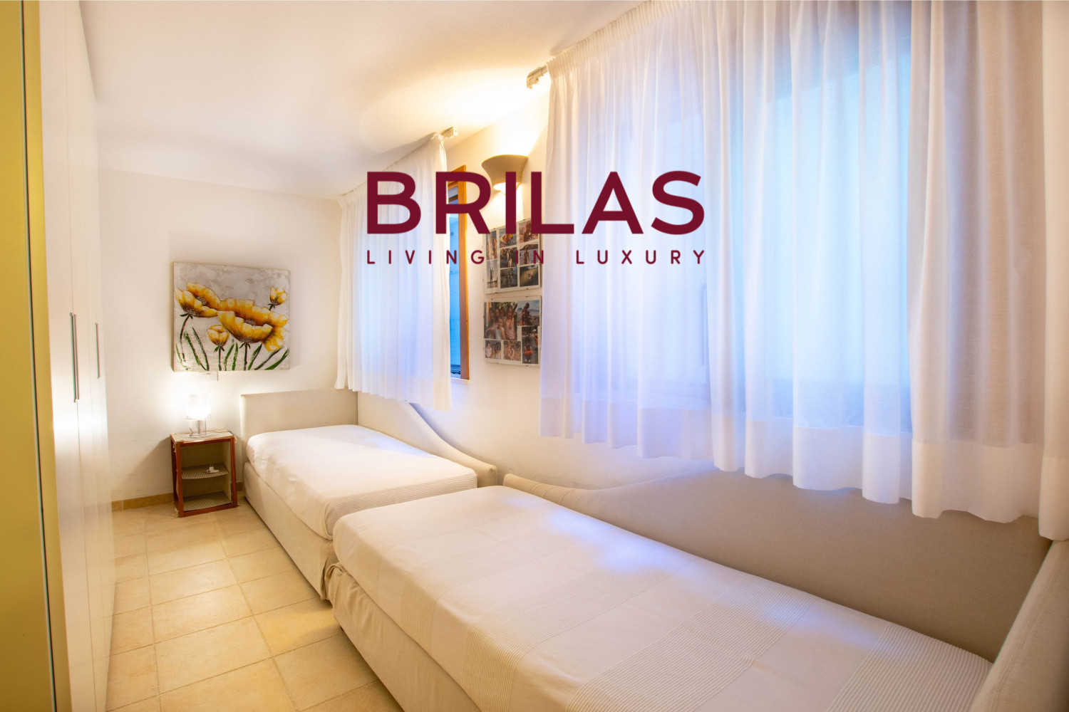 Elegante villa con piscina a Is Molas