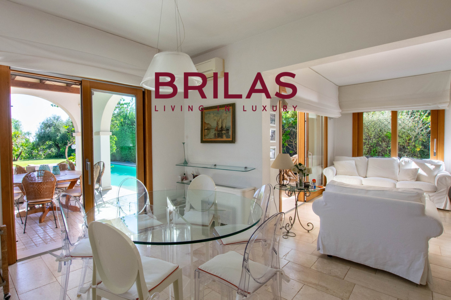 Elegante villa con piscina a Is Molas