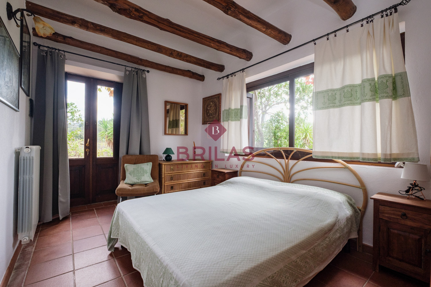 Villa rustica con vigna e uliveto