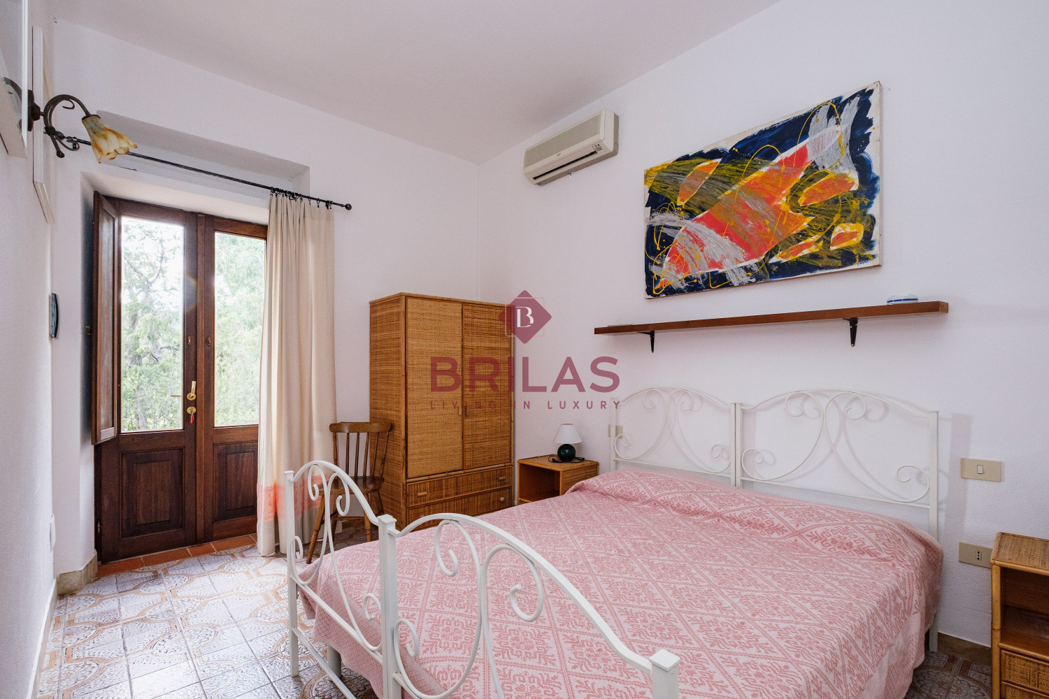 Villa rustica con vigna e uliveto