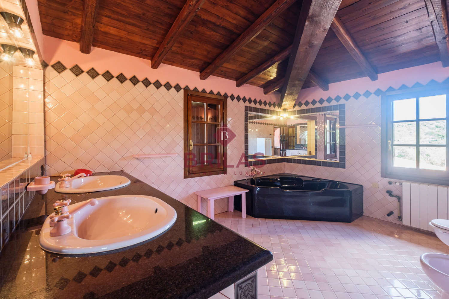 Villa rustica con vigna e uliveto
