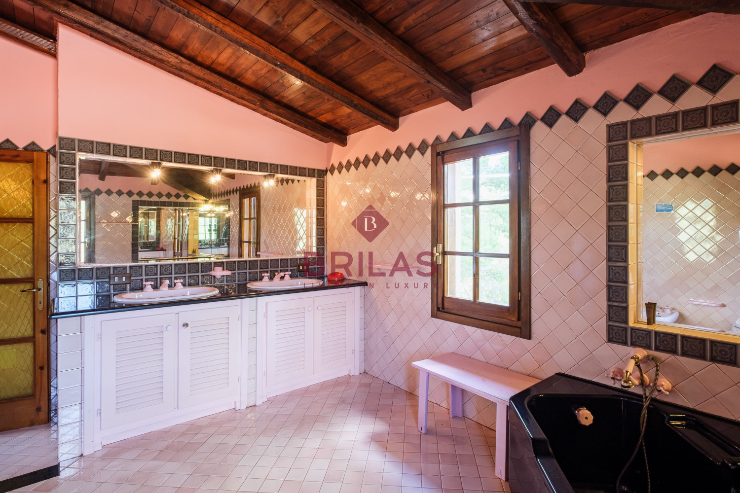 Villa rustica con vigna e uliveto