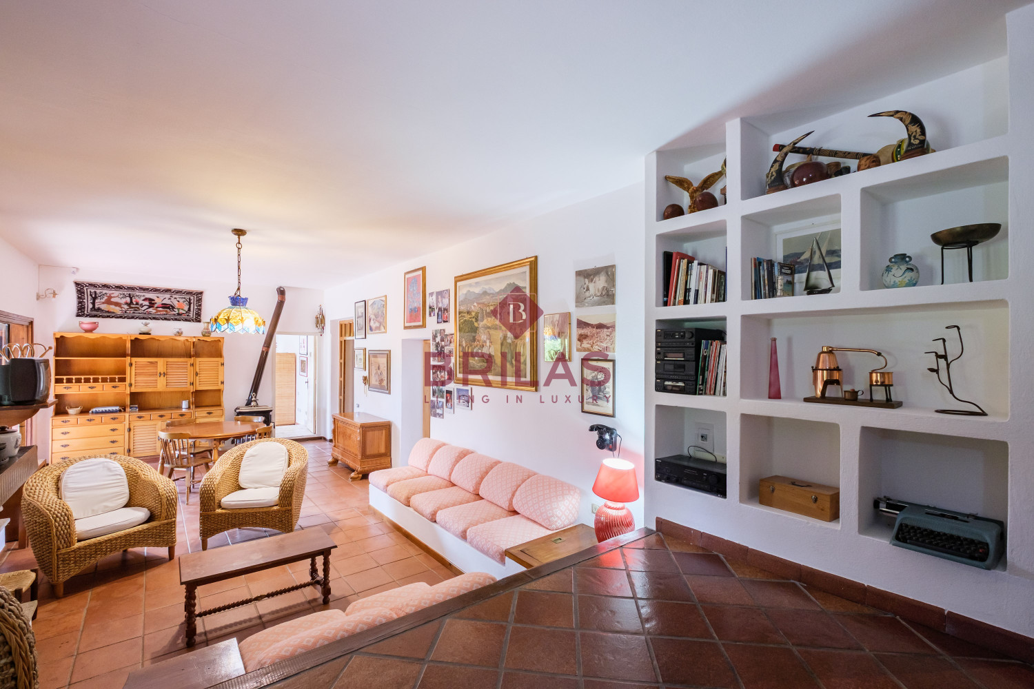 Villa rustica con vigna e uliveto
