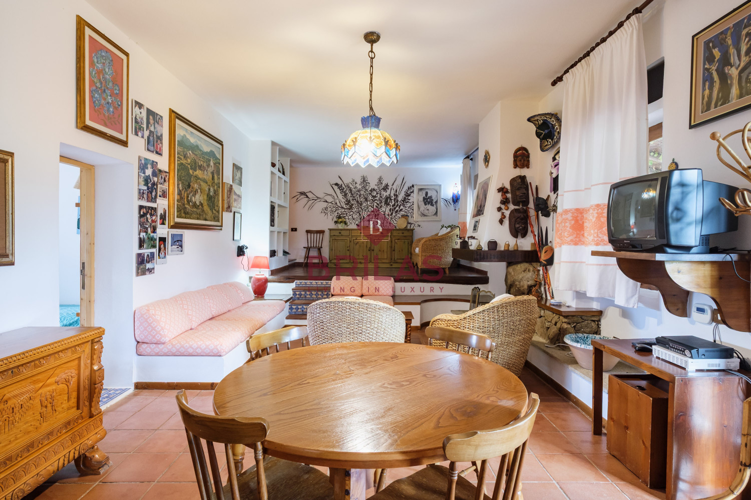 Villa rustica con vigna e uliveto