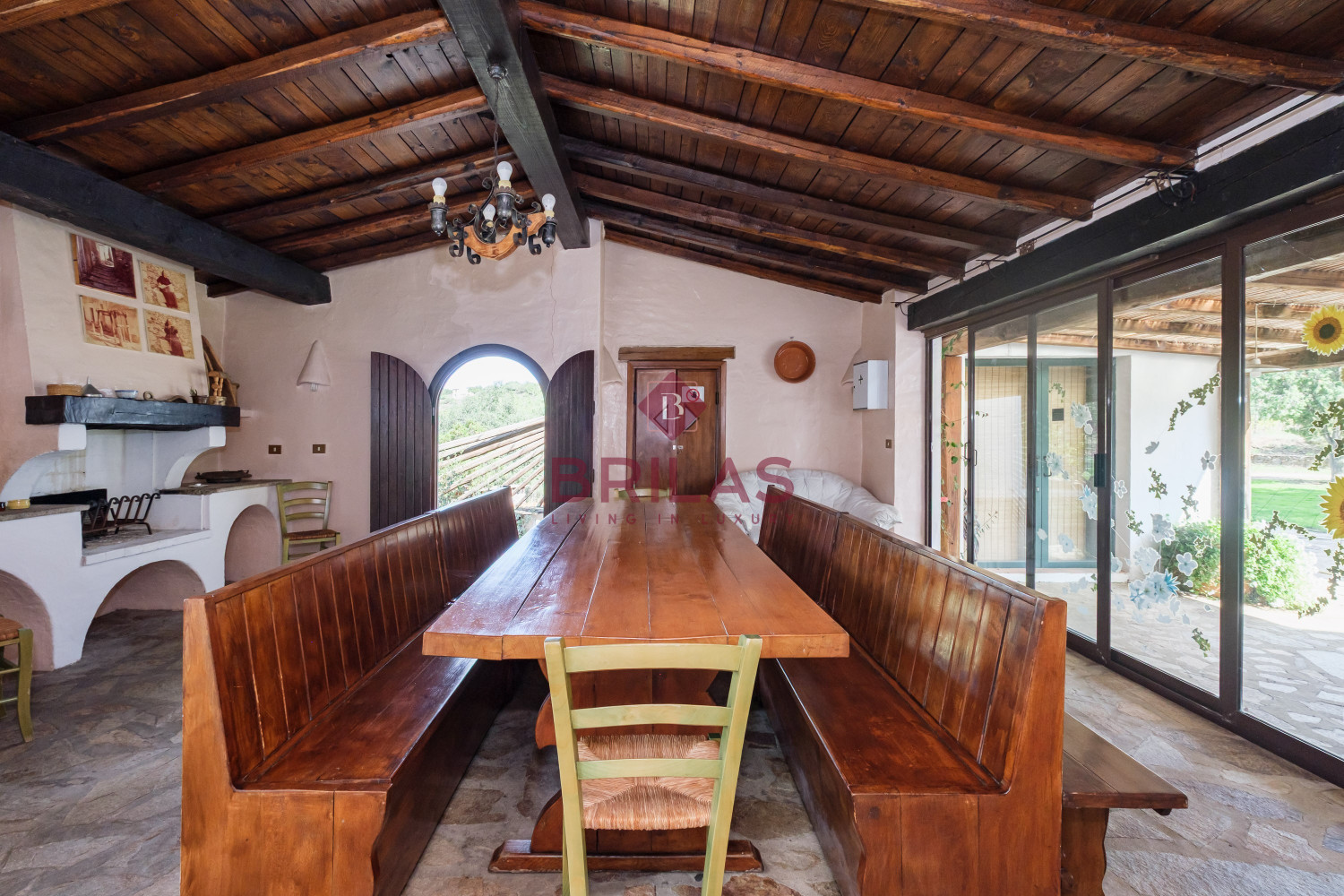 Villa rustica con vigna e uliveto