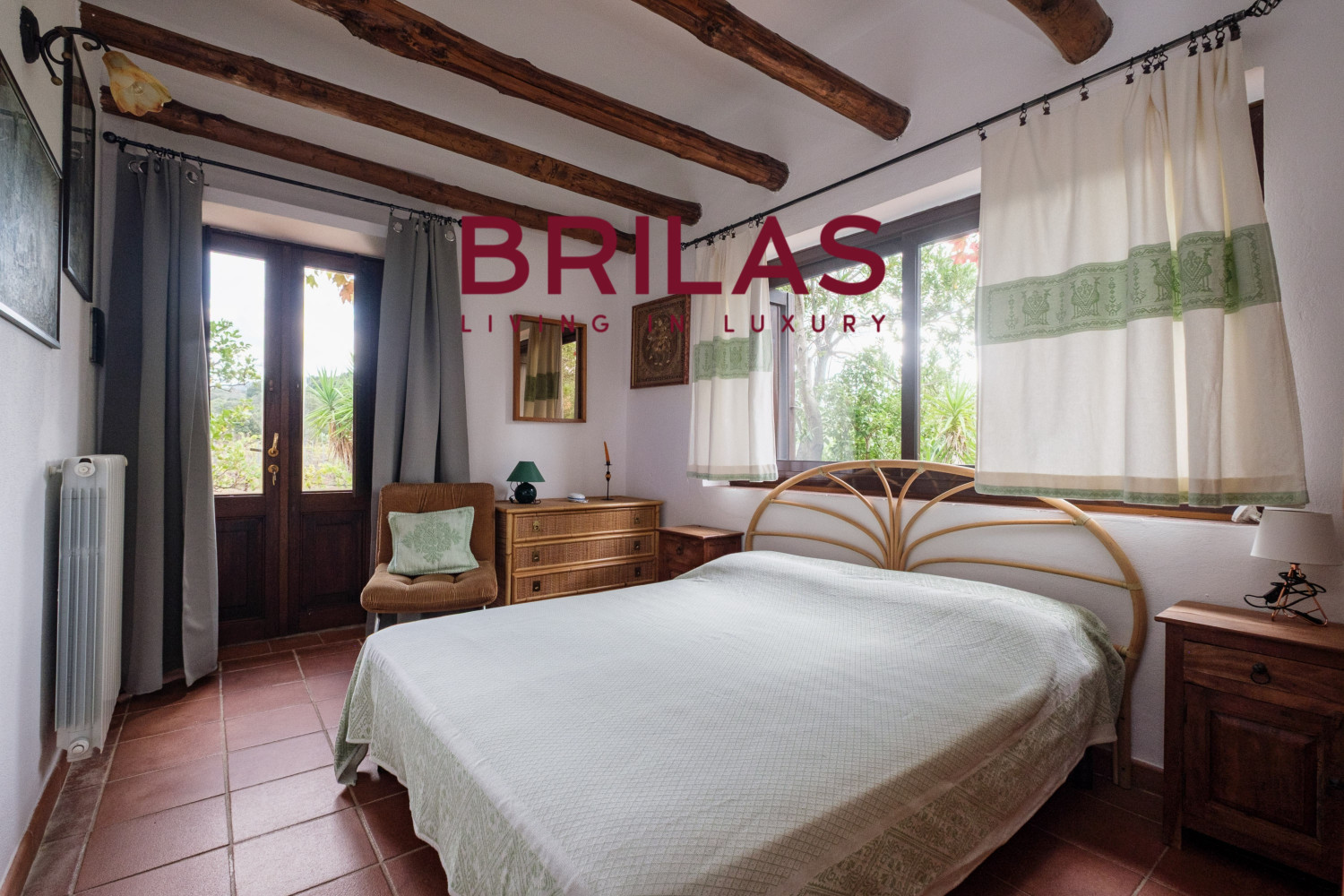 Villa rustica con vigna e uliveto