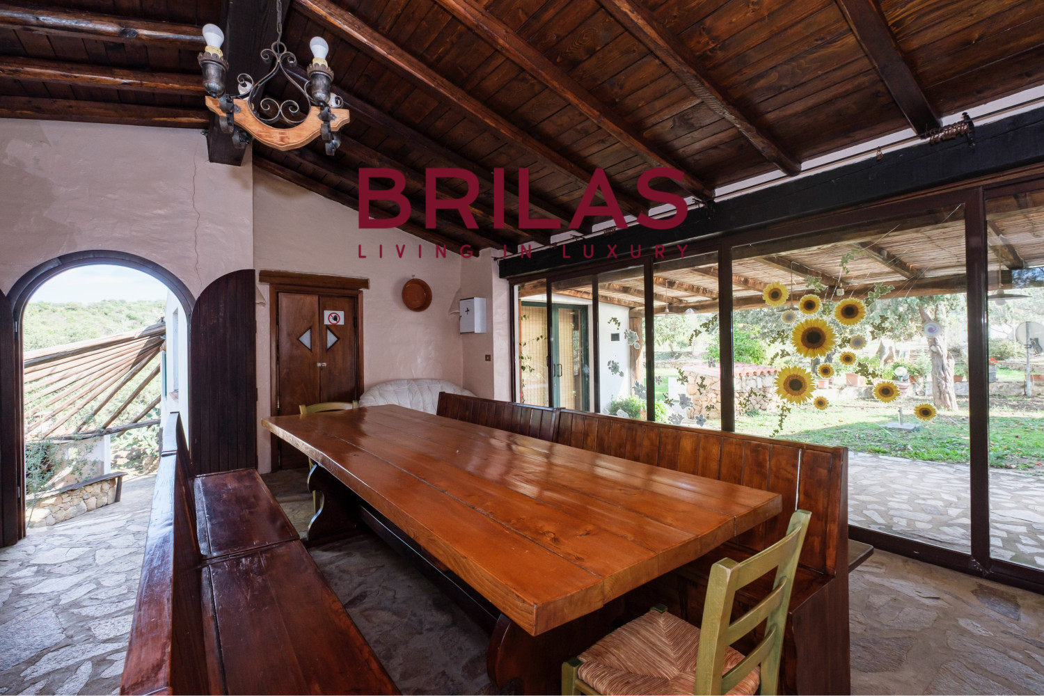 Villa rustica con vigna e uliveto