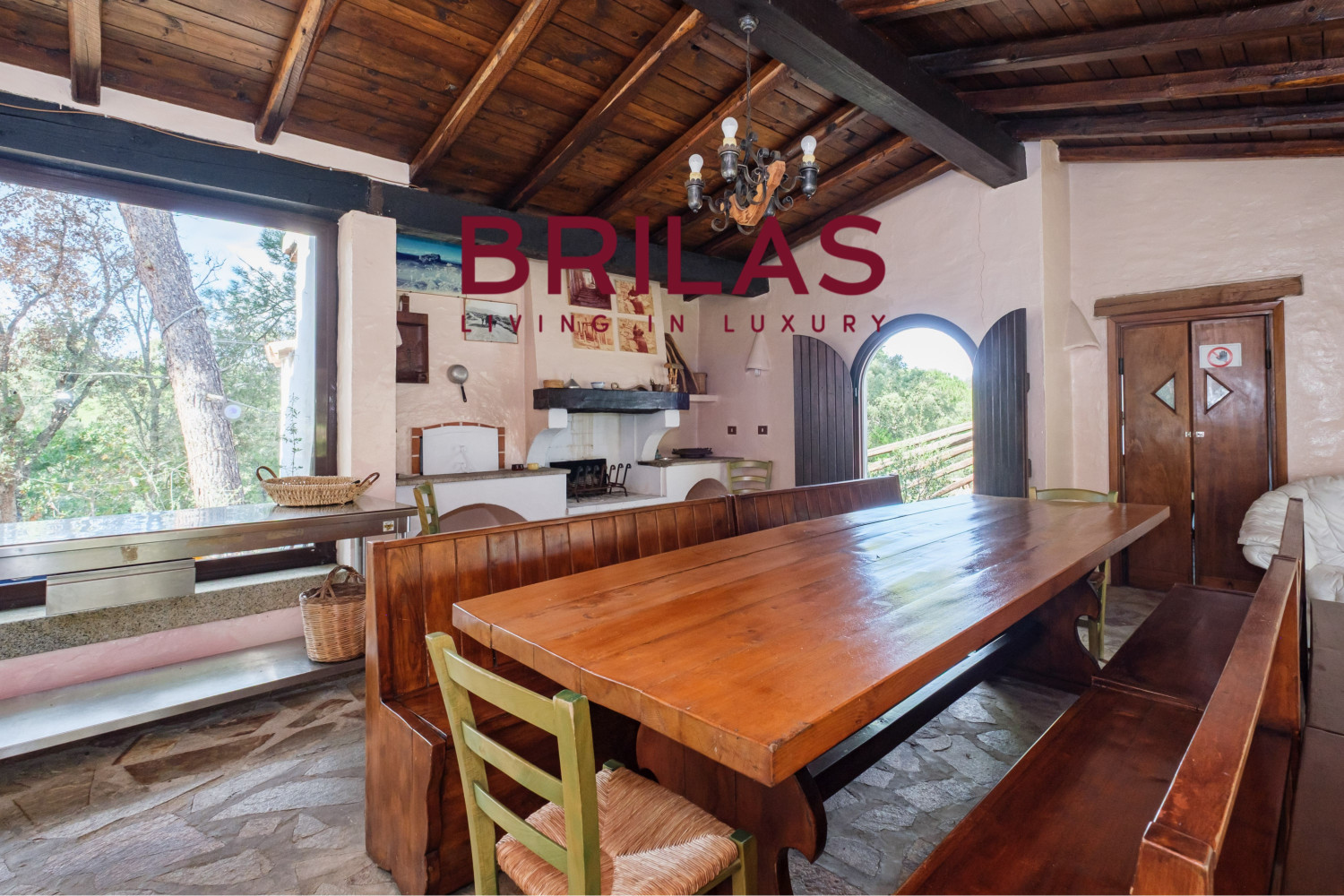 Villa rustica con vigna e uliveto