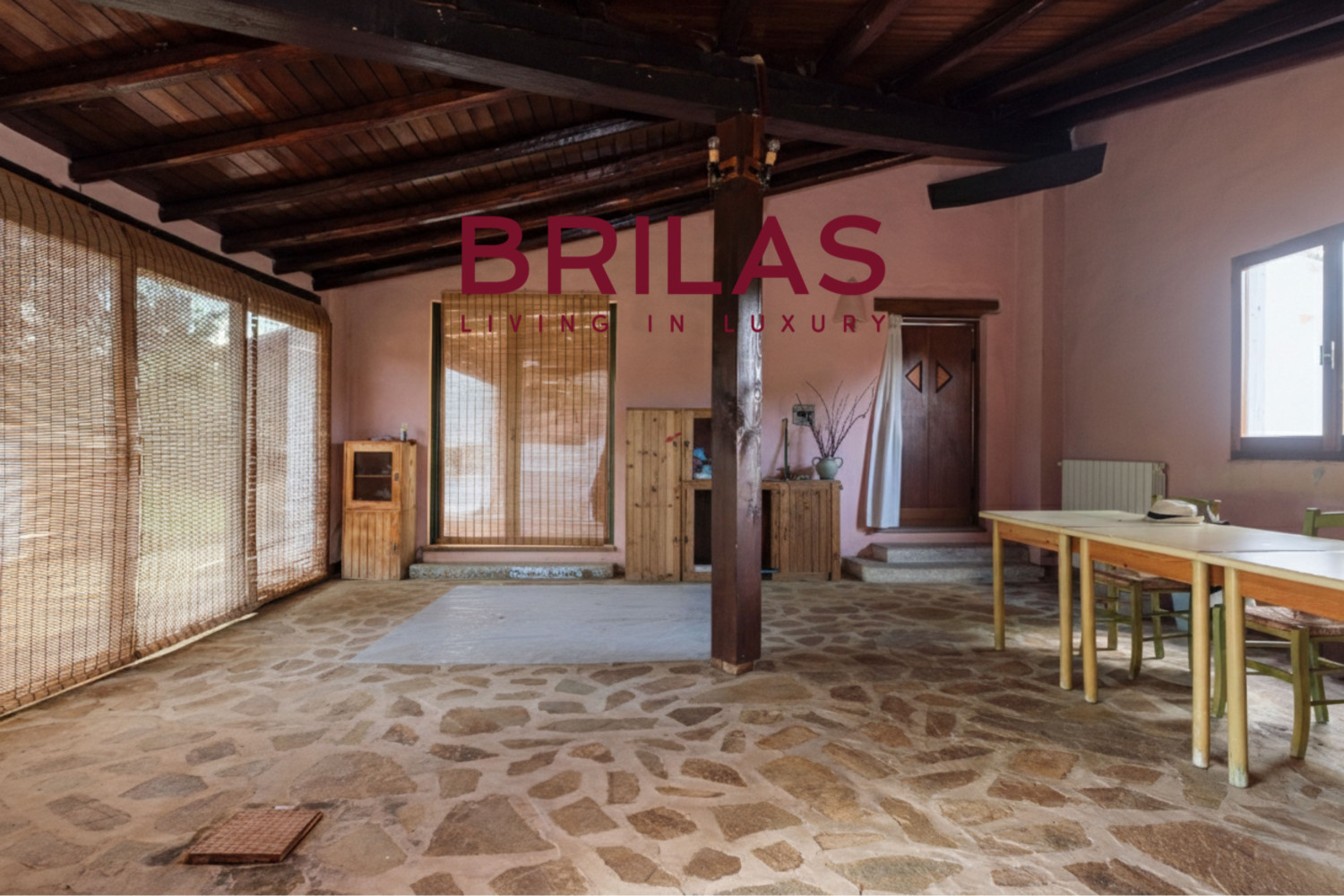 Villa rustica con vigna e uliveto