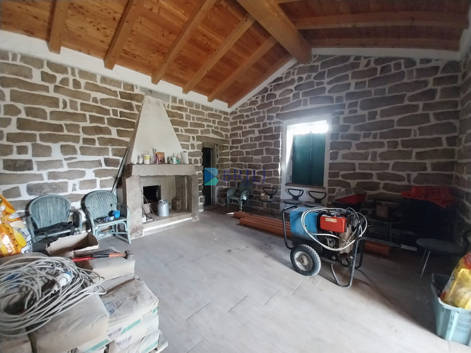 Vendesi Tenuta di 16 Ettari con Fabbricati