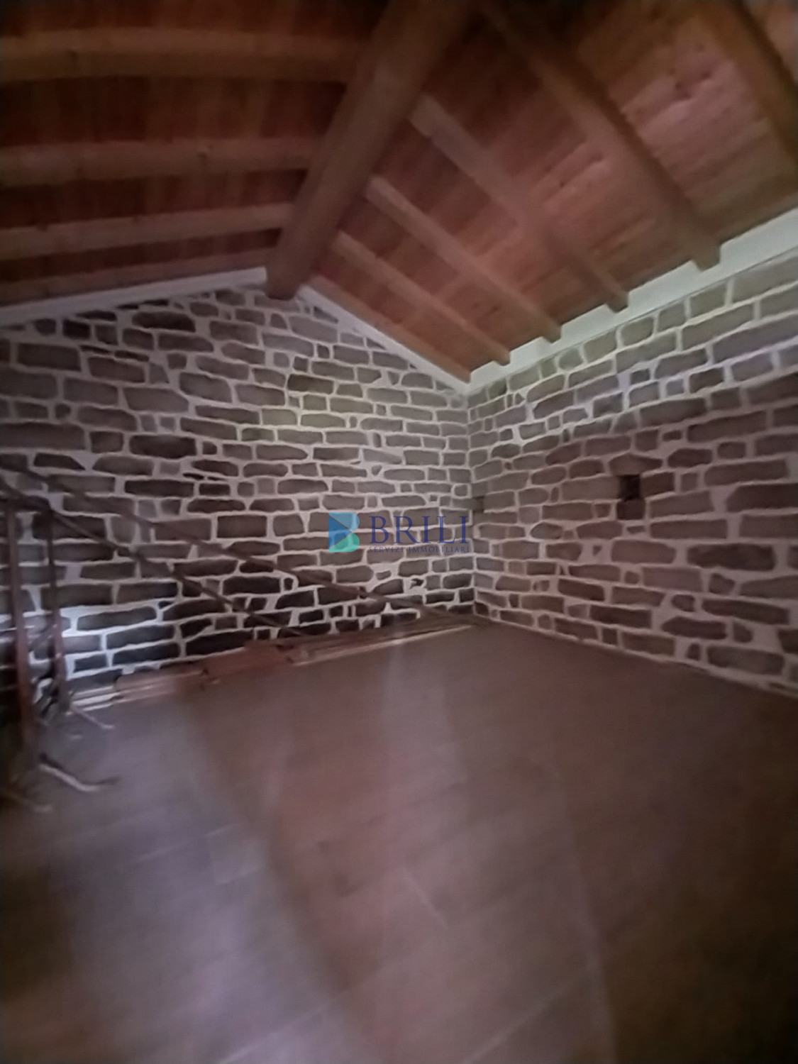 Vendesi Tenuta di 16 Ettari con Fabbricati