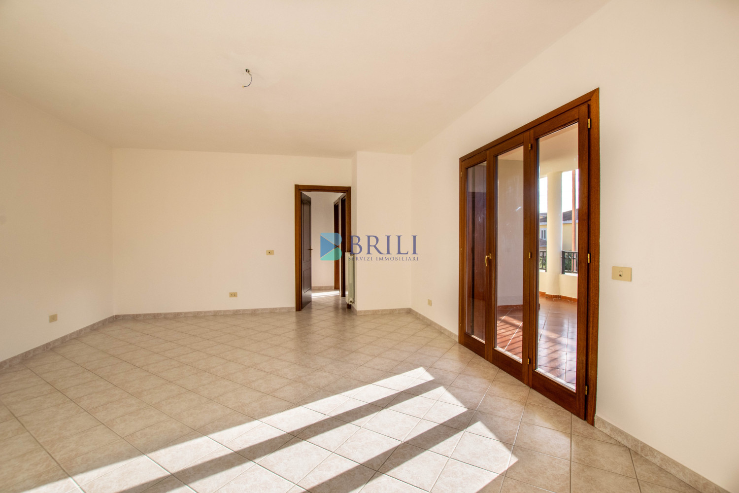 Olbia, Bright Two-Bedroom Apartment with 35 sqm Veranda