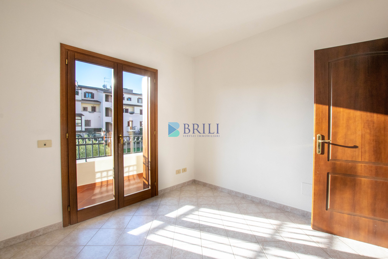 Olbia, Bright Two-Bedroom Apartment with 35 sqm Veranda
