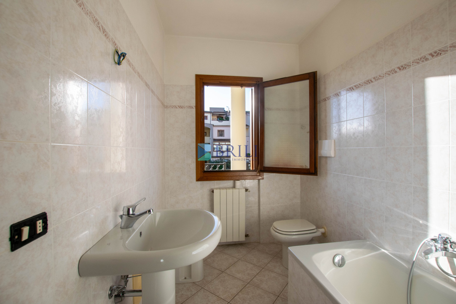 Olbia, Bright Two-Bedroom Apartment with 35 sqm Veranda