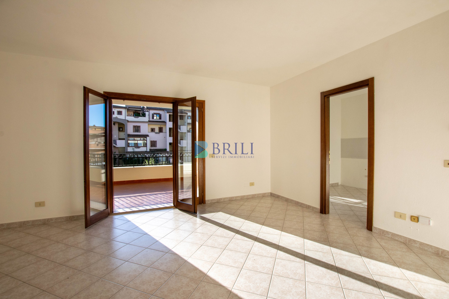 Olbia, Bright Two-Bedroom Apartment with 35 sqm Veranda