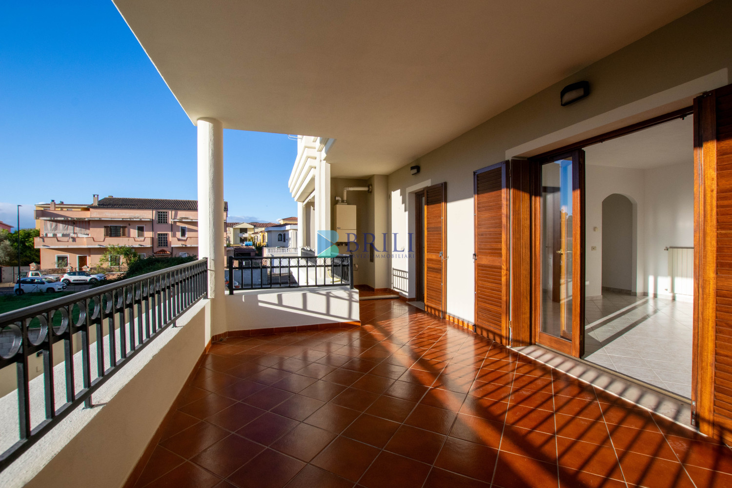 Olbia, Bright Two-Bedroom Apartment with 35 sqm Veranda