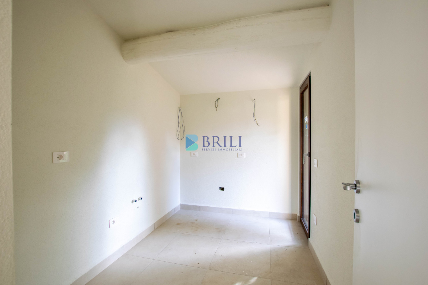 Renovated apartment 200 meters from the sea with a large private garden