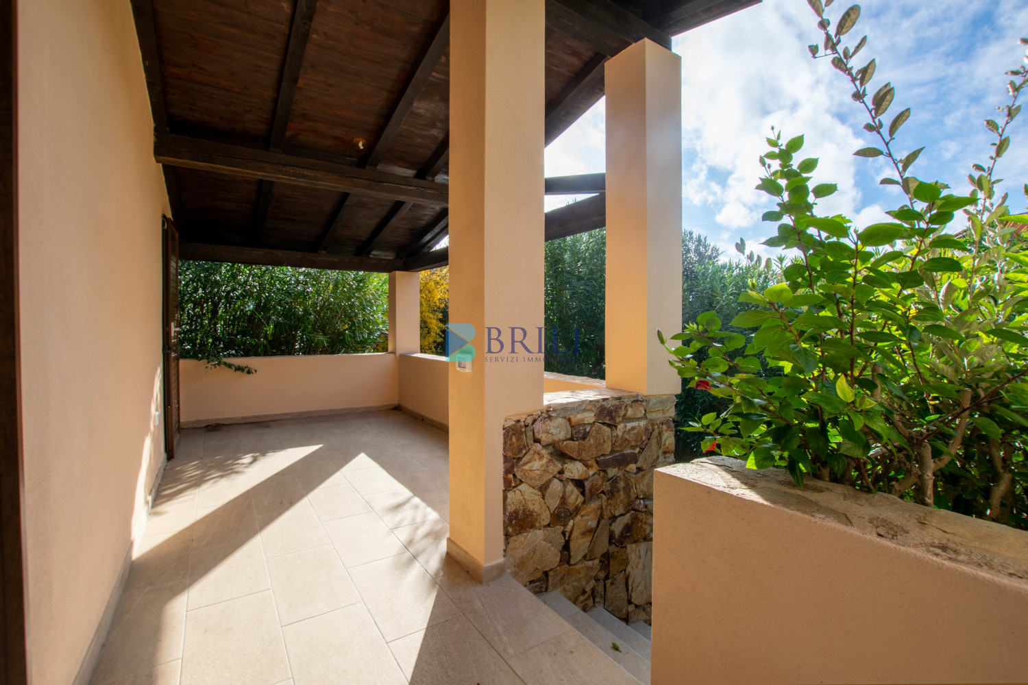 Renovated apartment 200 meters from the sea with a large private garden