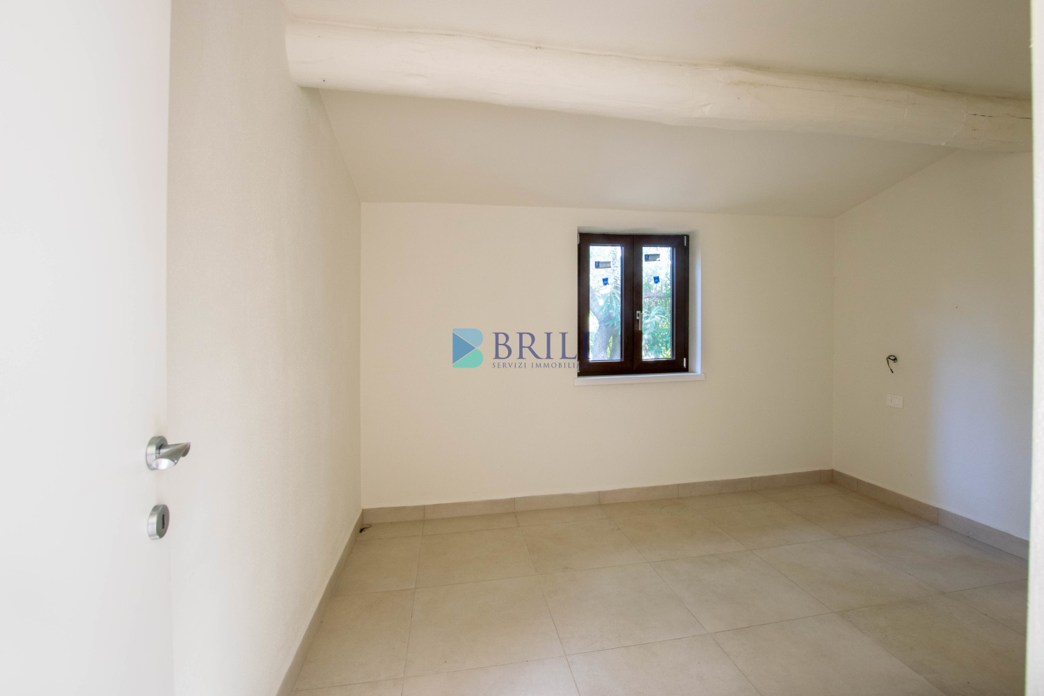 Renovated apartment 200 meters from the sea with a large private garden