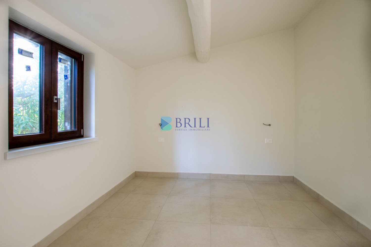 Renovated apartment 200 meters from the sea with a large private garden