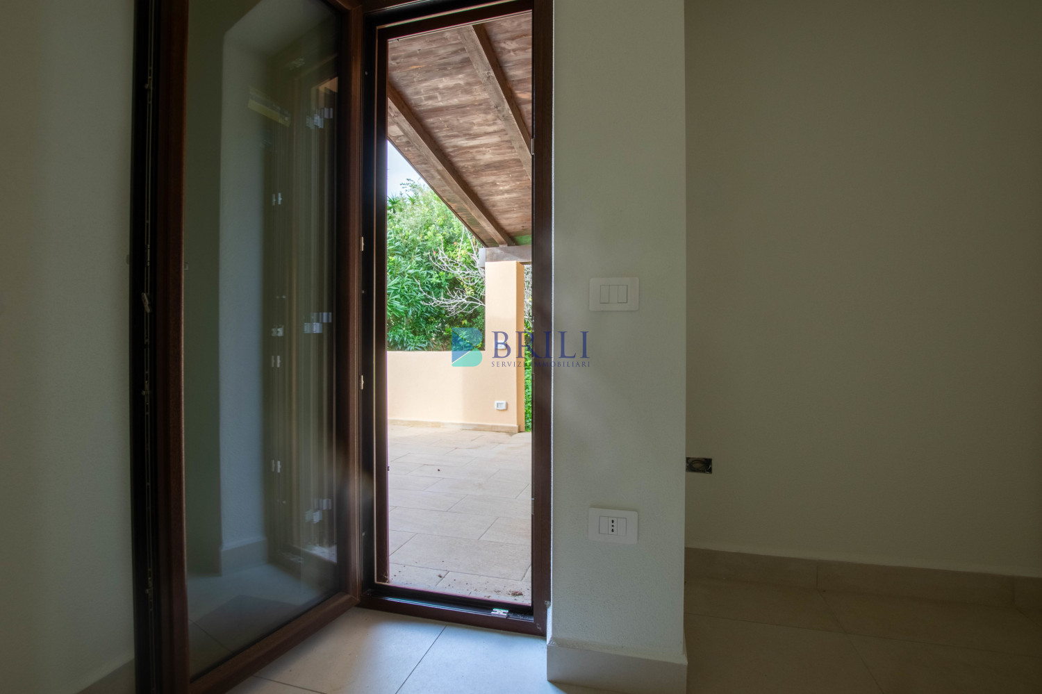 Renovated apartment 200 meters from the sea with a large private garden