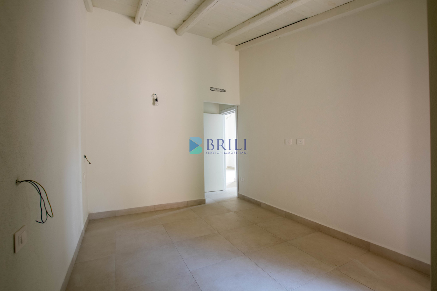 Renovated apartment 200 meters from the sea with a large private garden