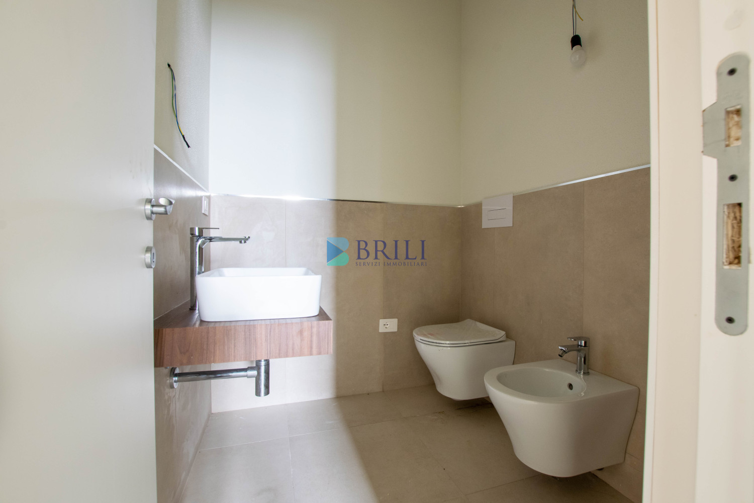 Renovated apartment 200 meters from the sea with a large private garden