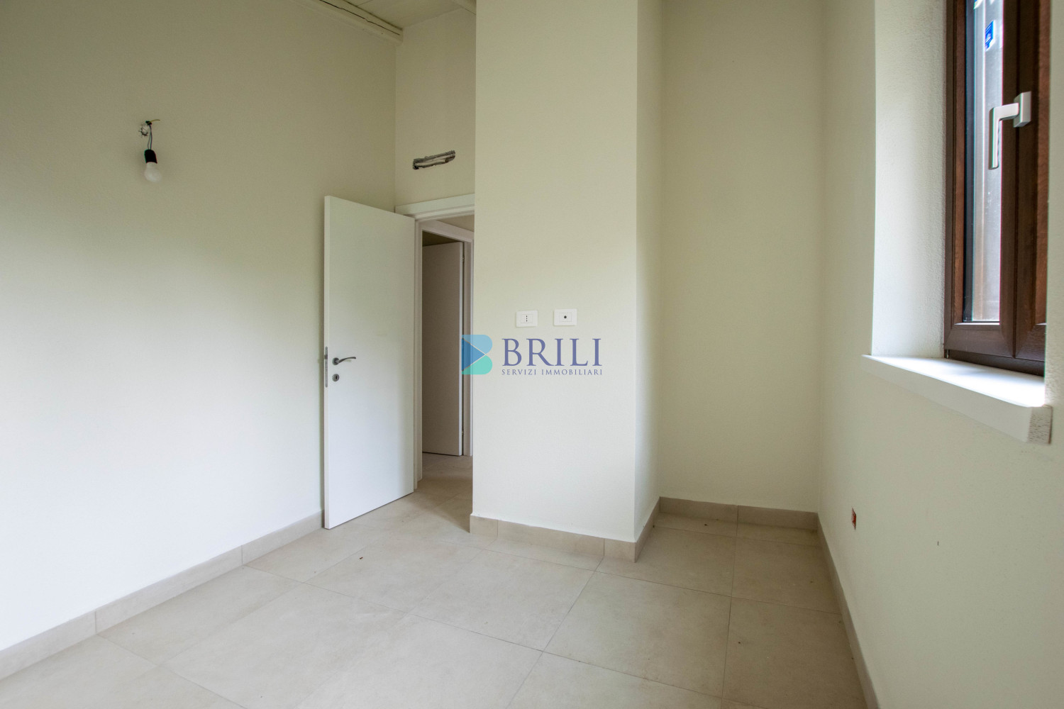 Renovated apartment 200 meters from the sea with a large private garden