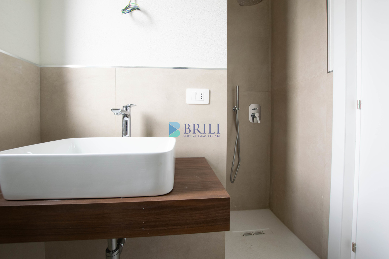 Renovated apartment 200 meters from the sea with a large private garden