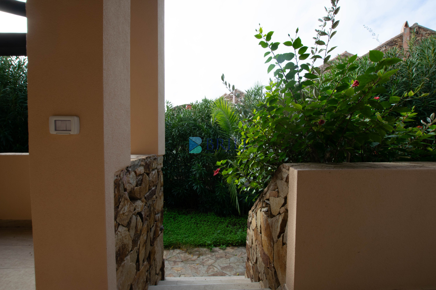 Renovated apartment 200 meters from the sea with a large private garden