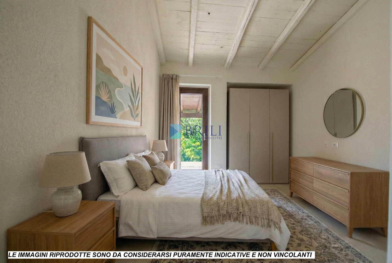 Renovated apartment 200 meters from the sea with a large private garden