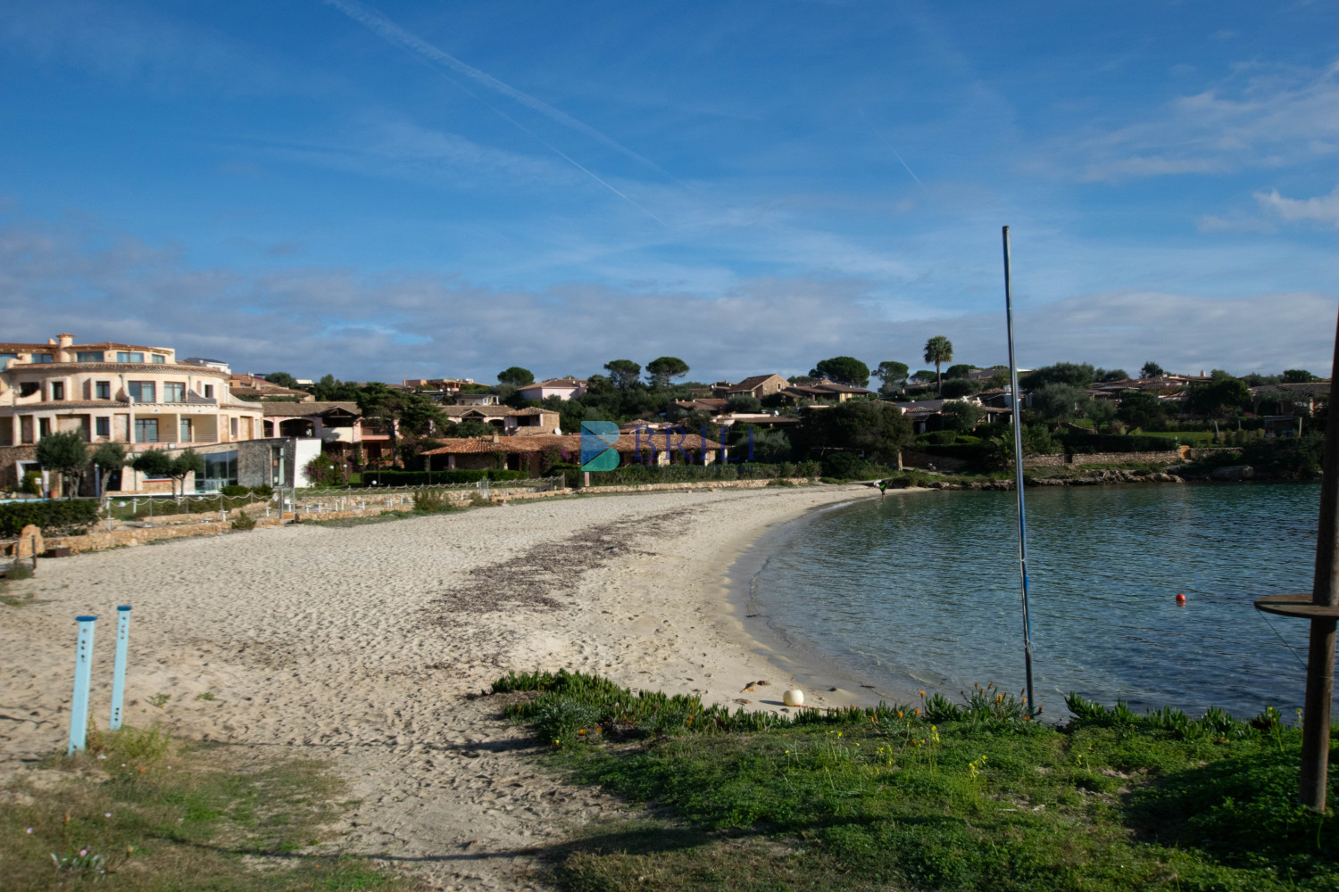 Renovated apartment 200 meters from the sea with a large private garden