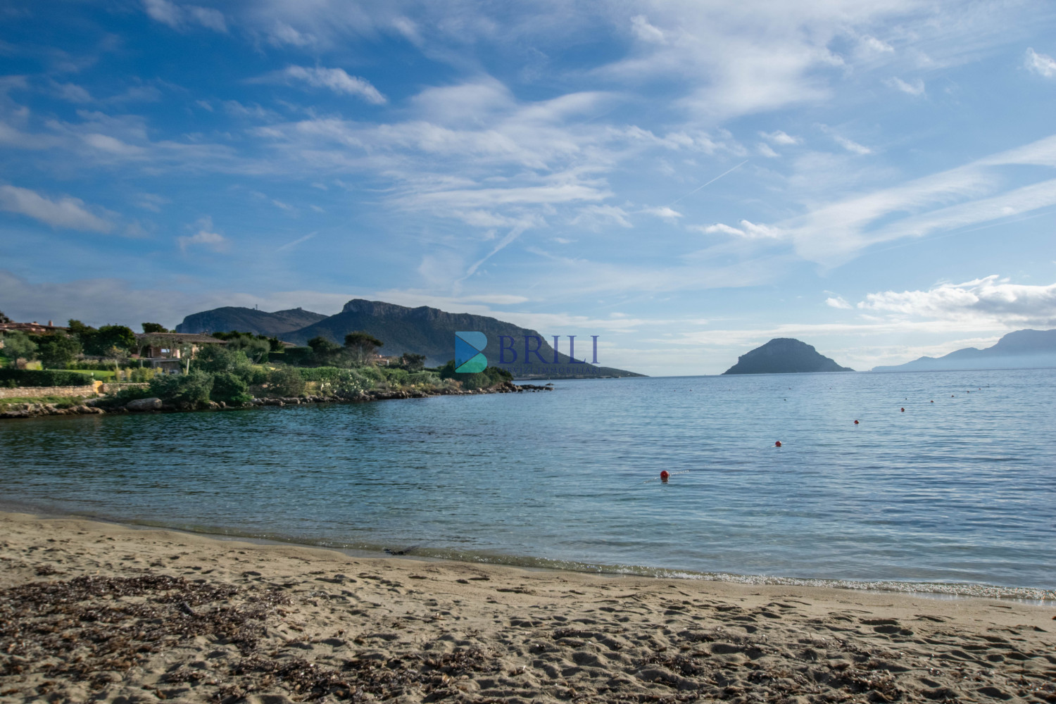 Renovated apartment 200 meters from the sea with a large private garden