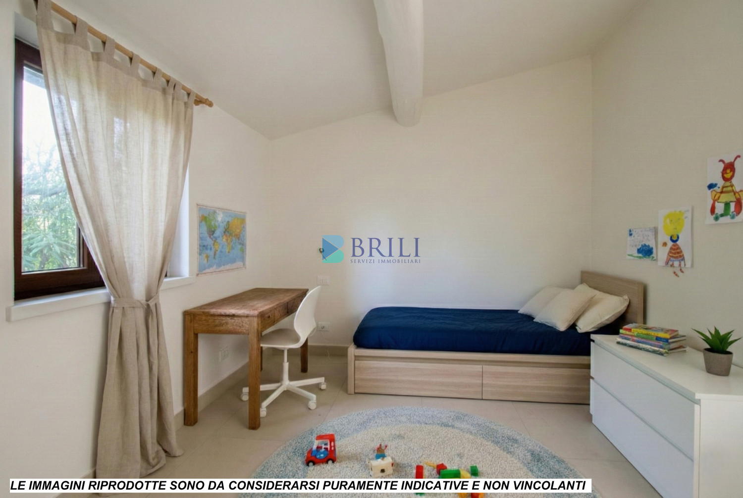 Renovated apartment 200 meters from the sea with a large private garden