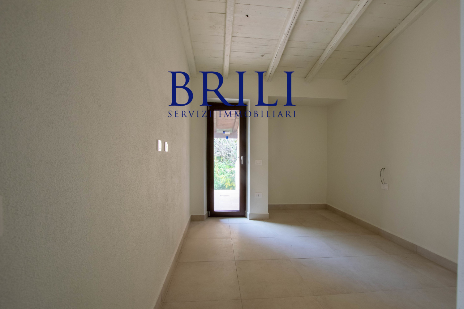 Appartamento Ristrutturato con Giardino Privato, a 200m dal Mare