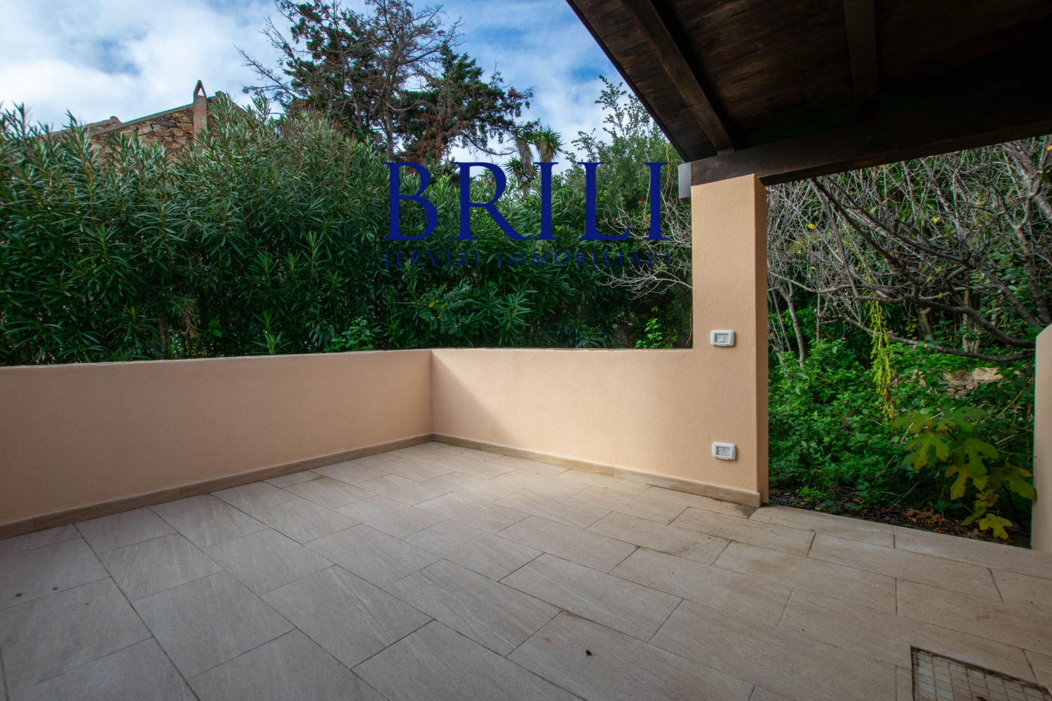 Appartamento Ristrutturato con Giardino Privato, a 200m dal Mare