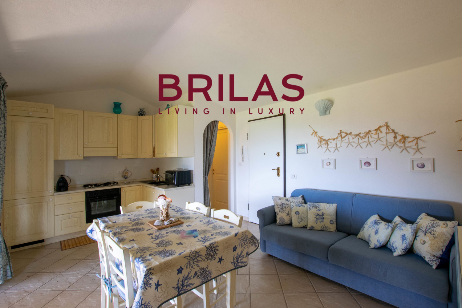 Villa con vista mare, giardino privato e verande coperte