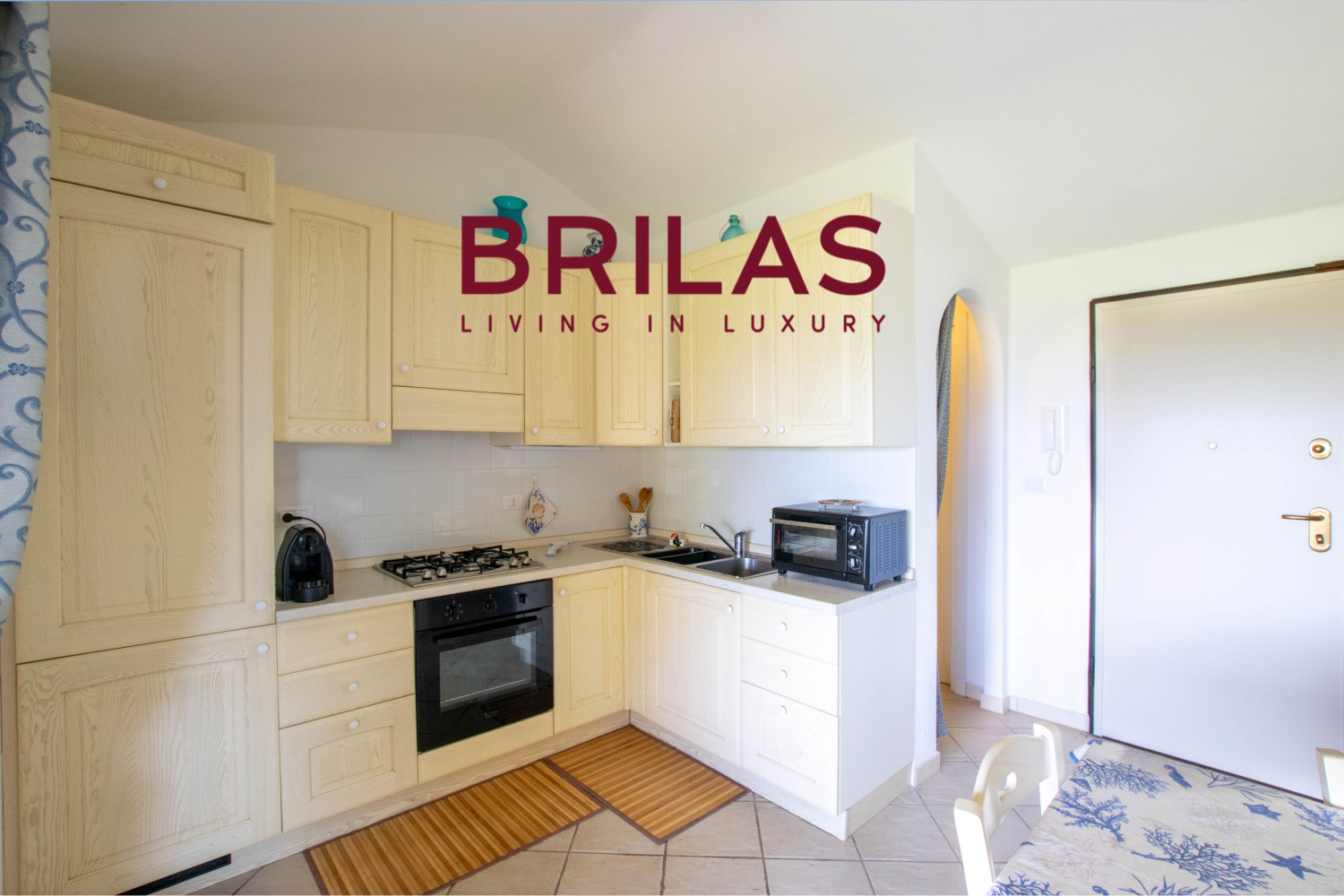 Villa con vista mare, giardino privato e verande coperte